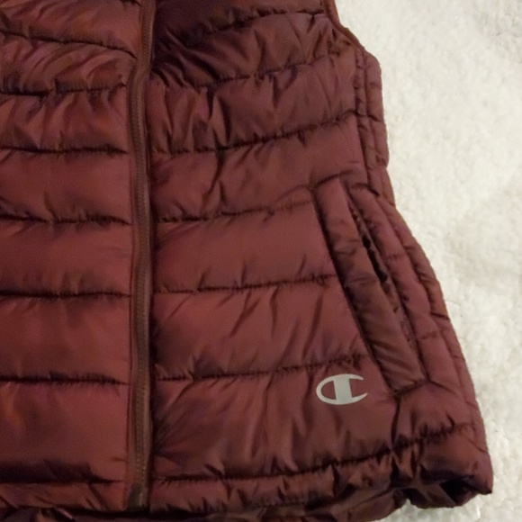 Champion Womens Puffer Vest - Picture 5 of 7